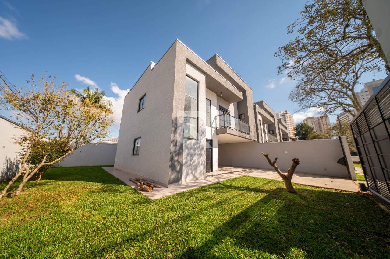 Sobrado com Jardim, 3 suítes e 4 vagas à venda, 175 m² – Campo Comprido – Curitiba/PR