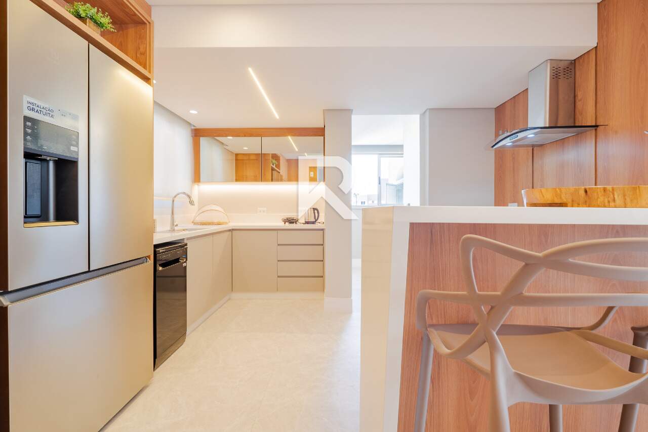 Apartamento Reformado, Semi Mobiliado com 3 Quartos, 113m2 e 1 Vaga para Locação - Bigorrilho - Curitiba/PR miniatura 3