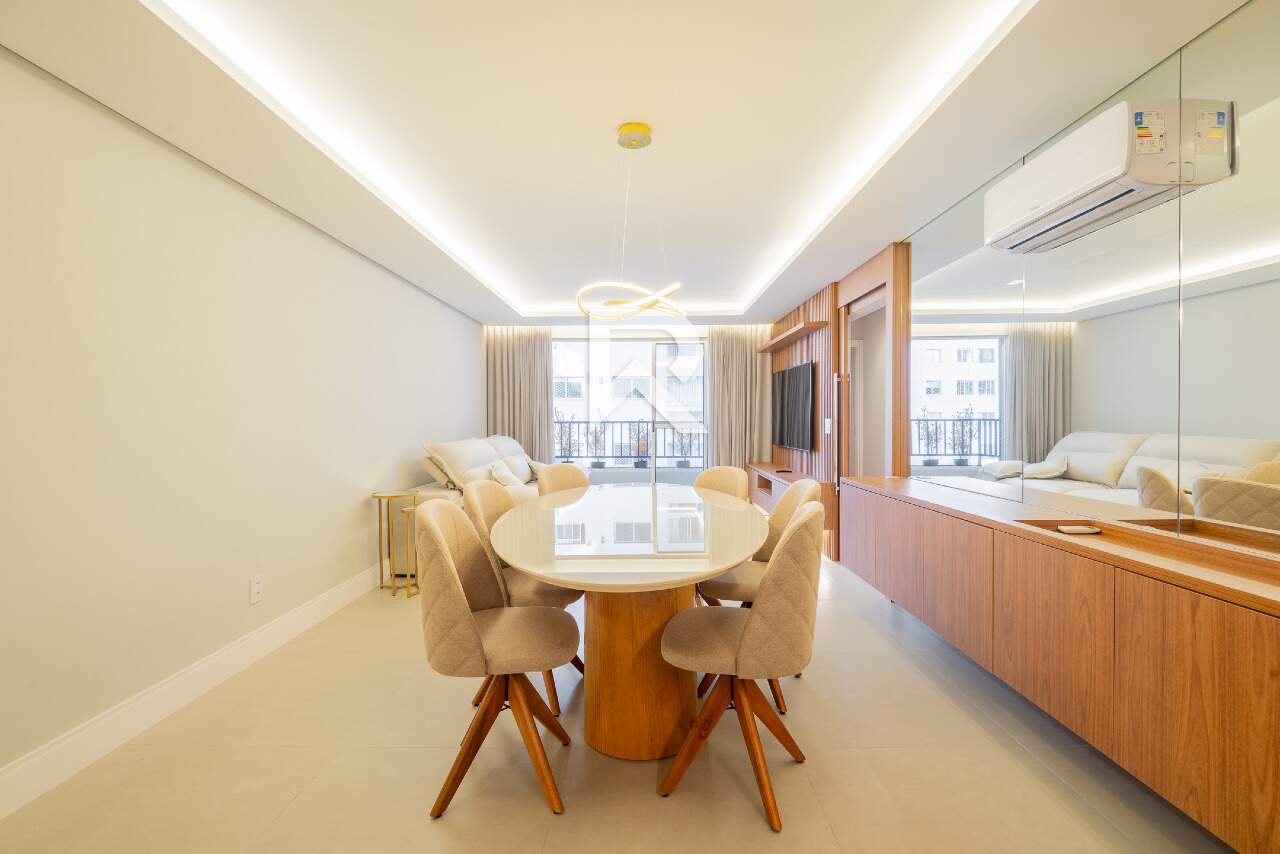 Apartamento Reformado e Mobiliado com 3 Quartos, 1 Vaga e 93m2 para Locação - Batel - Curitiba/PR miniatura 2