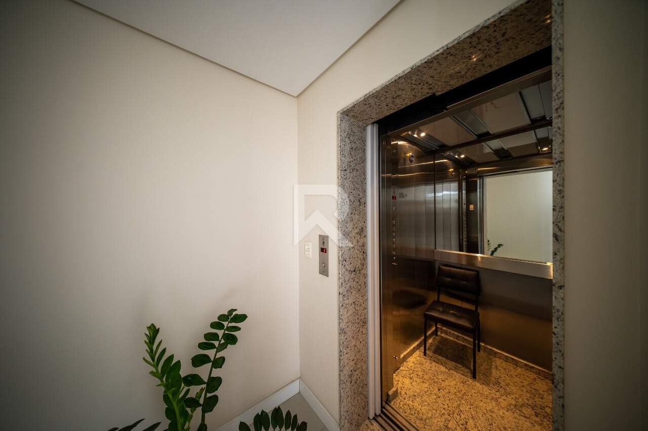 Sobrado com Vista Livre, 4 Quartos e Elevador à venda, 242 m² - Mossunguê - Curitiba/PR miniatura 9