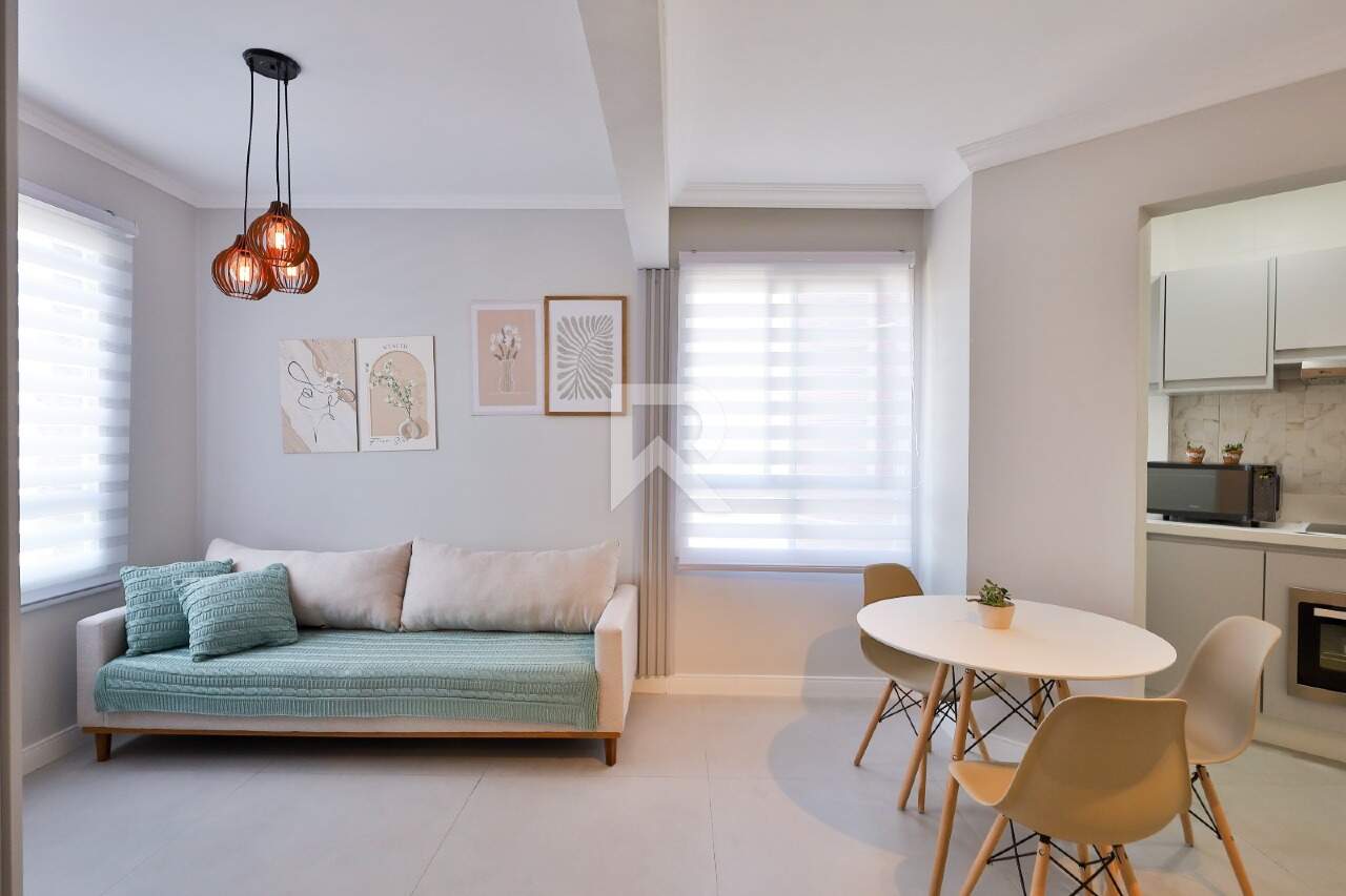 Apartamento Mobiliado Face Norte com Vista Livre, 2 Quartos e 1 Vaga para Locação - Bigorrilho - Curitiba/PR