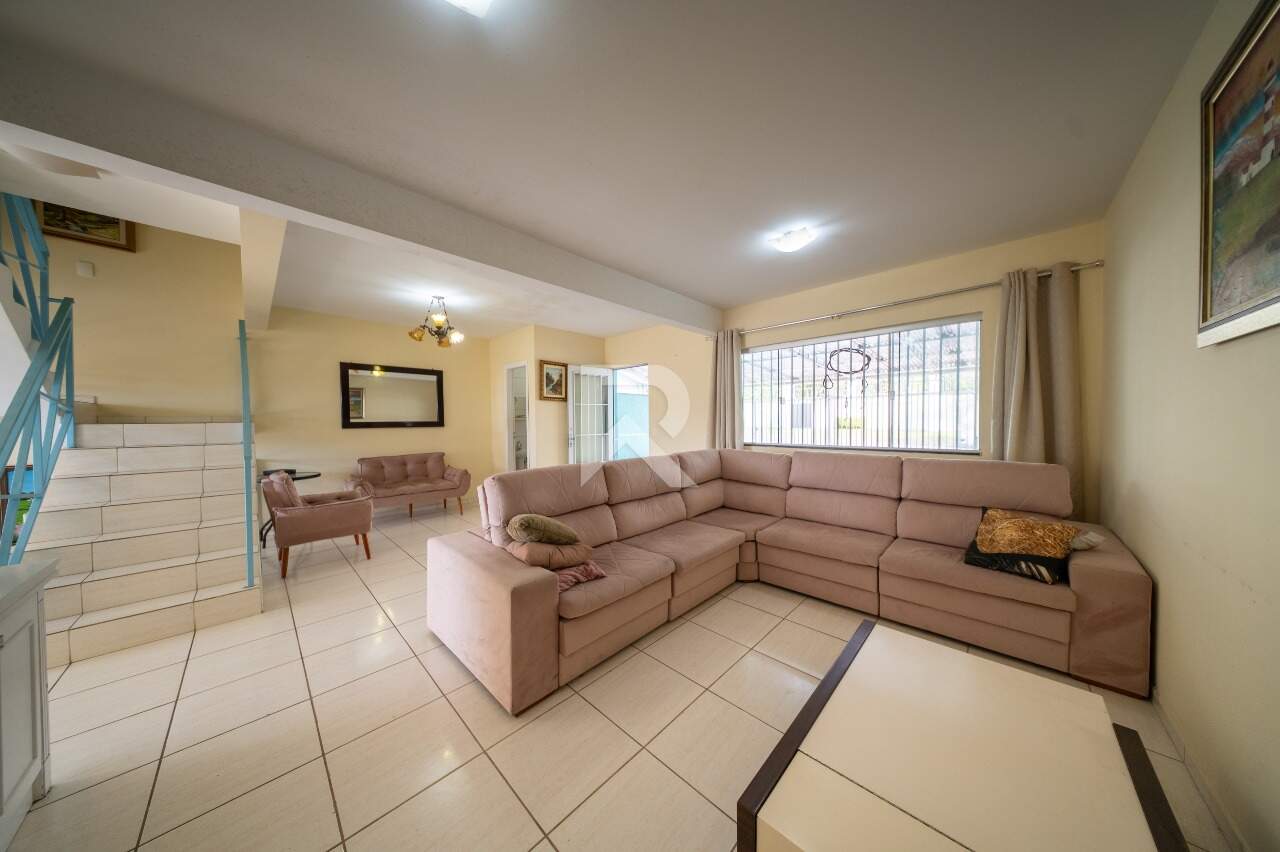 Casa de Rua Mobiliada com 3 Quartos e 2 Vagas para Locação, 126 m² - Santa Felicidade - Curitiba/PR