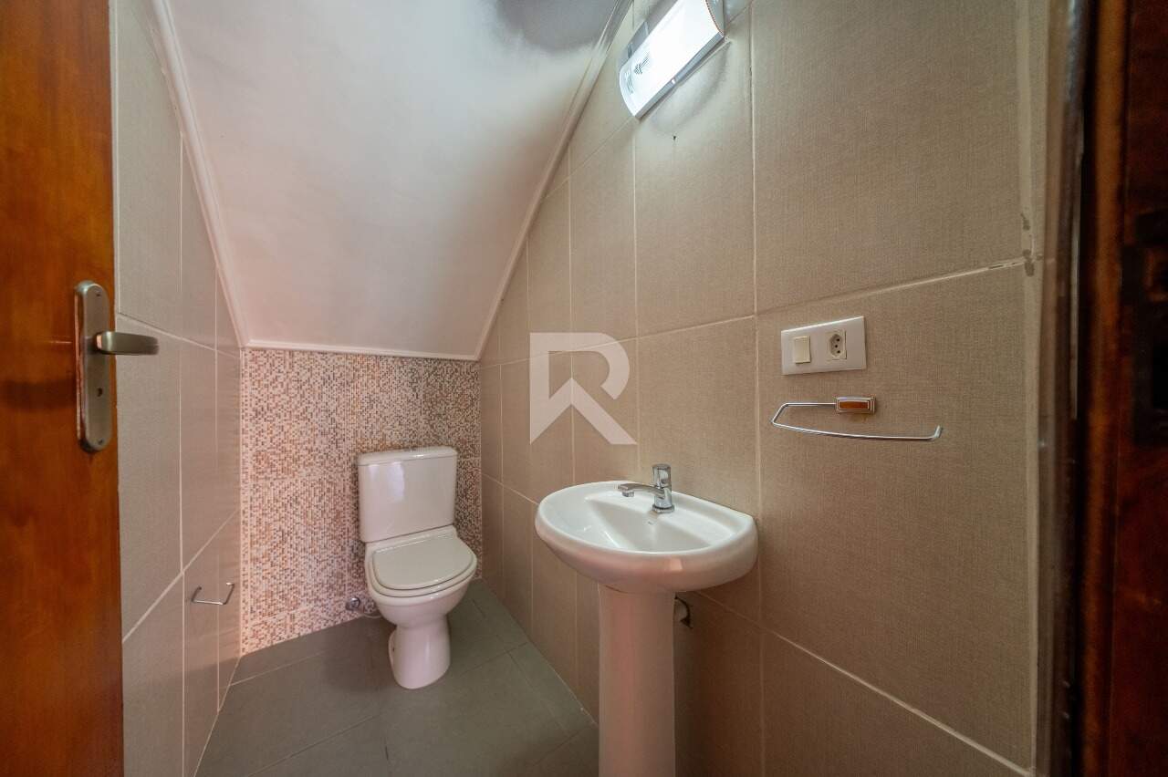 Casa com Amplo Jardim, 5 Quartos e 6 Vagas à venda, 164 m² - Santo Inácio - Curitiba/PR miniatura 15