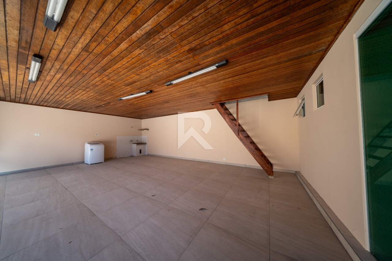 Casa com Amplo Jardim, 5 Quartos e 6 Vagas à venda, 164 m² - Santo Inácio - Curitiba/PR miniatura 32