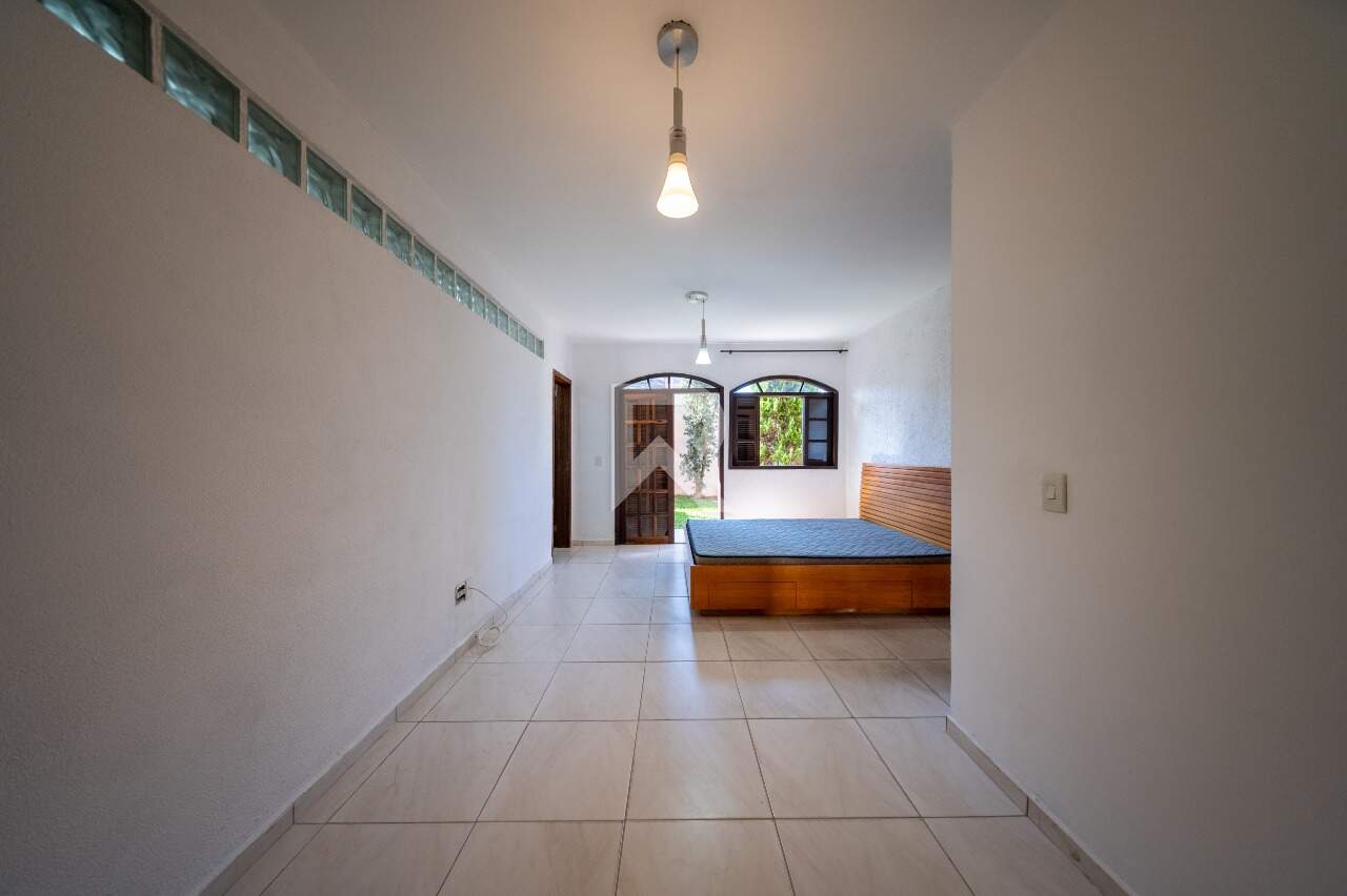 Casa com Amplo Jardim, 5 Quartos e 6 Vagas à venda, 164 m² - Santo Inácio - Curitiba/PR miniatura 3