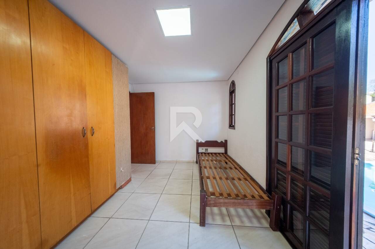 Casa com Amplo Jardim, 5 Quartos e 6 Vagas à venda, 164 m² - Santo Inácio - Curitiba/PR miniatura 7