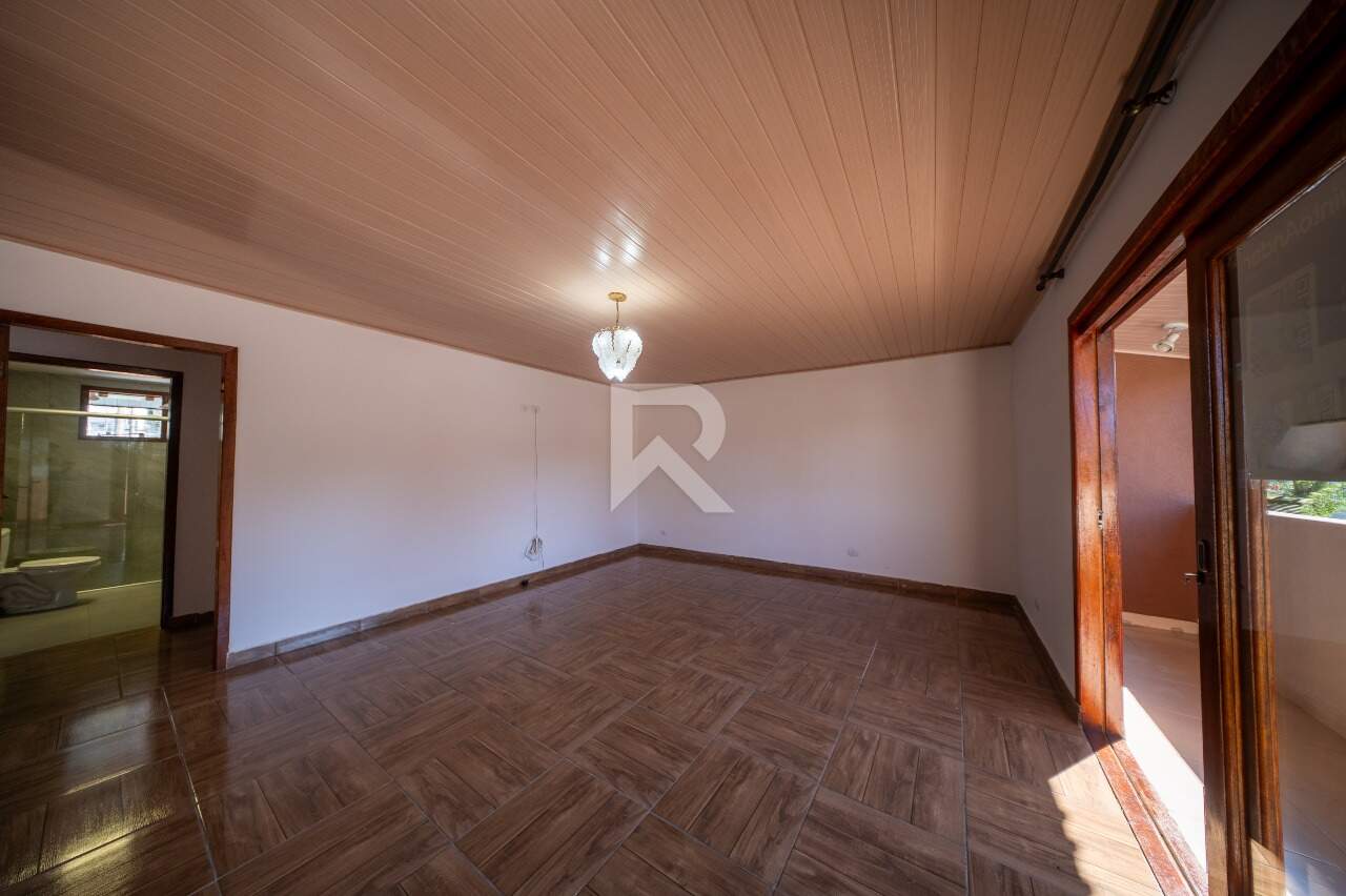Casa com Amplo Jardim, 5 Quartos e 6 Vagas à venda, 164 m² - Santo Inácio - Curitiba/PR miniatura 23
