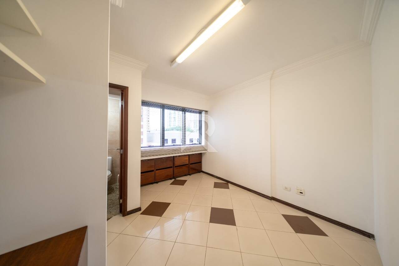 Sala Comercial com Móveis Planejados para locação, 40 m² - Água Verde - Curitiba/PR miniatura 3