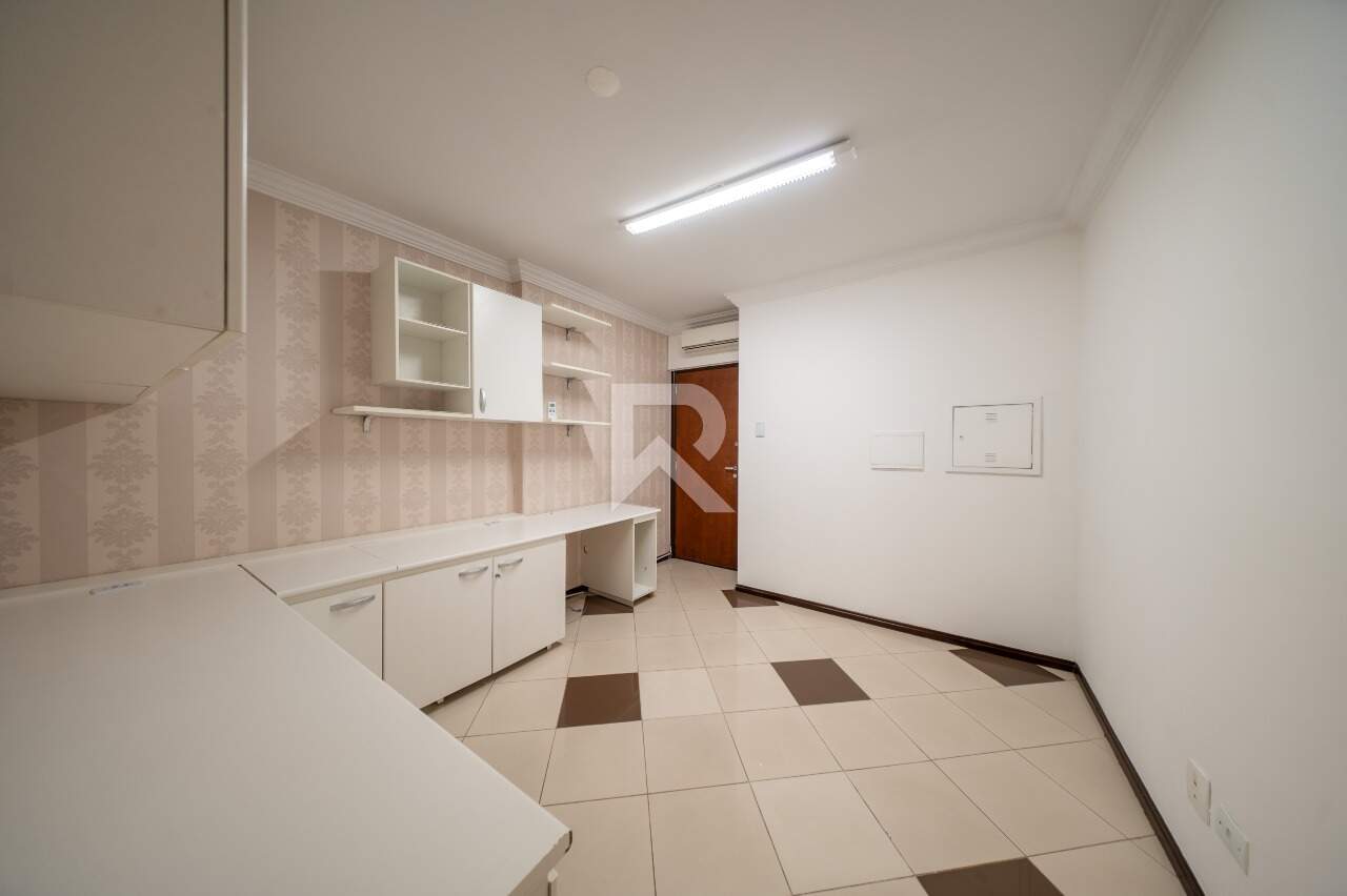 Sala Comercial com Móveis Planejados para locação, 40 m² - Água Verde - Curitiba/PR miniatura 8