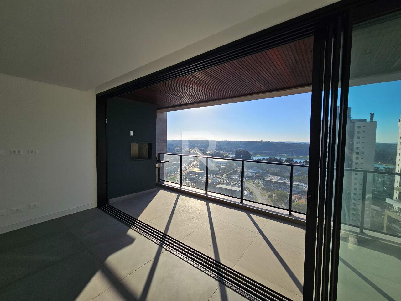Apartamento Novo em Andar Alto e Face Norte com 3 Suítes e 3 Vagas à venda, 165m² - Bigorrilho, Curitiba miniatura 3
