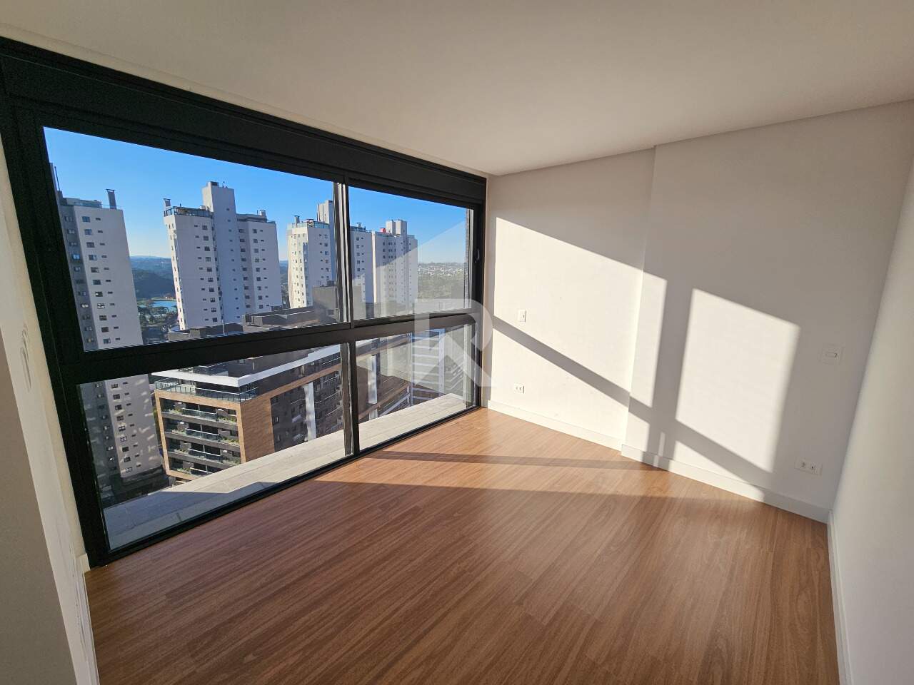 Apartamento Novo em Andar Alto e Face Norte com 3 Suítes e 3 Vagas à venda, 165m² - Bigorrilho, Curitiba miniatura 10