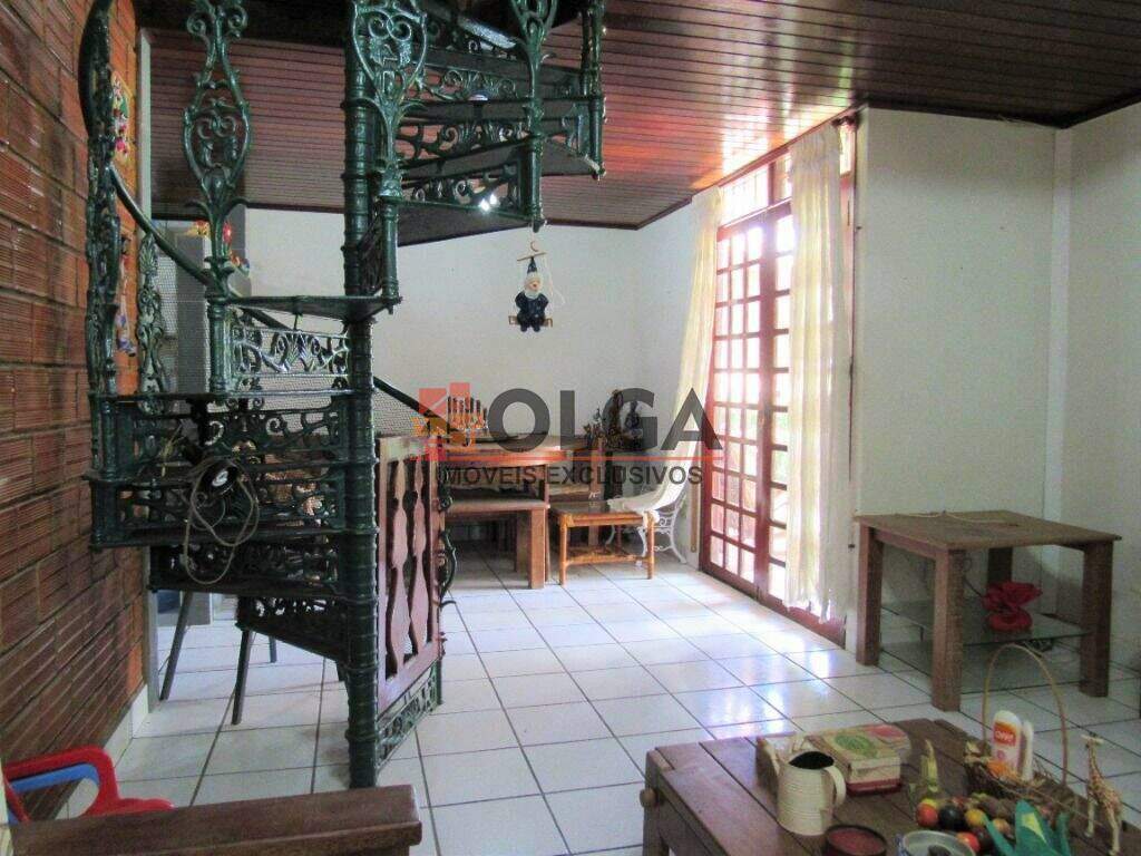 Casa à venda no bairro Santana: 