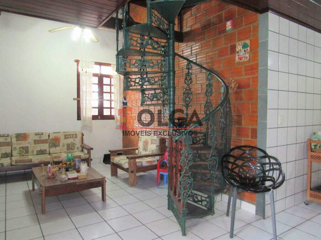 Casa à venda no bairro Santana: 