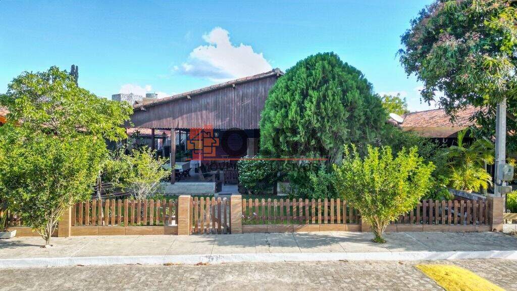 Casa à venda no bairro Santana: 