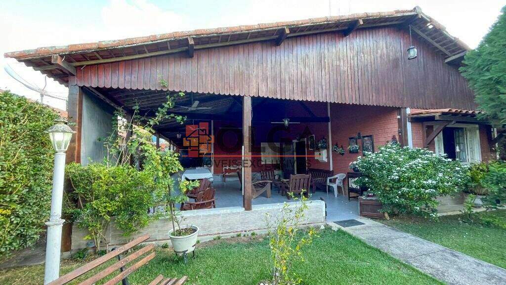 Casa à venda no bairro Santana: 