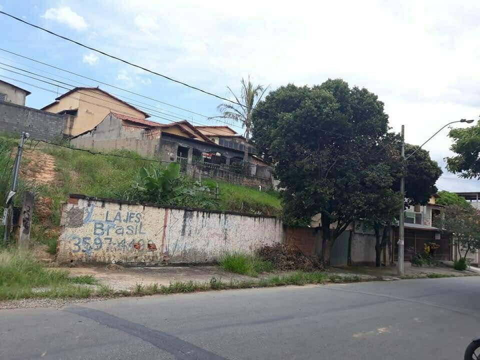 Lote / Área / Terreno à venda no Tropical: 