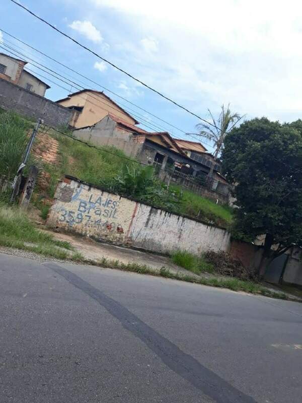 Lote / Área / Terreno à venda no Tropical: 