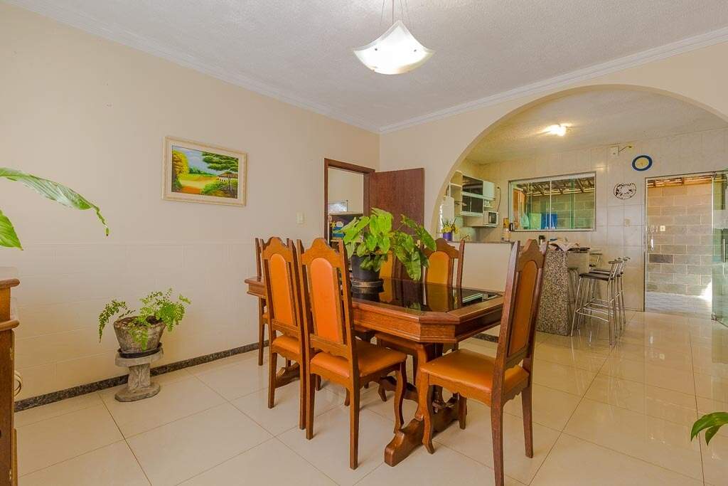 Casa à venda no Tropical: 