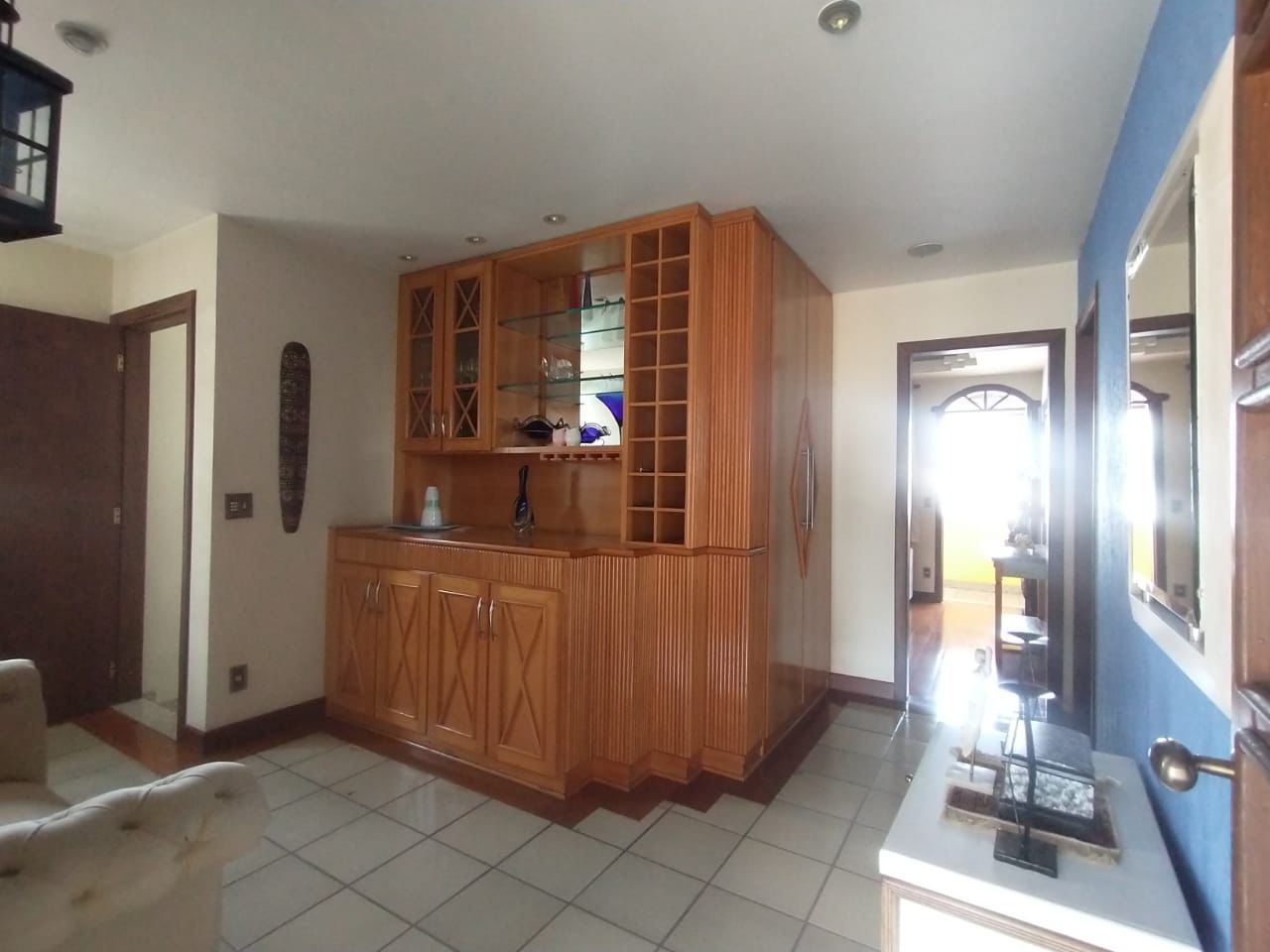 Casa à venda no Novo Eldorado: sala com corredor