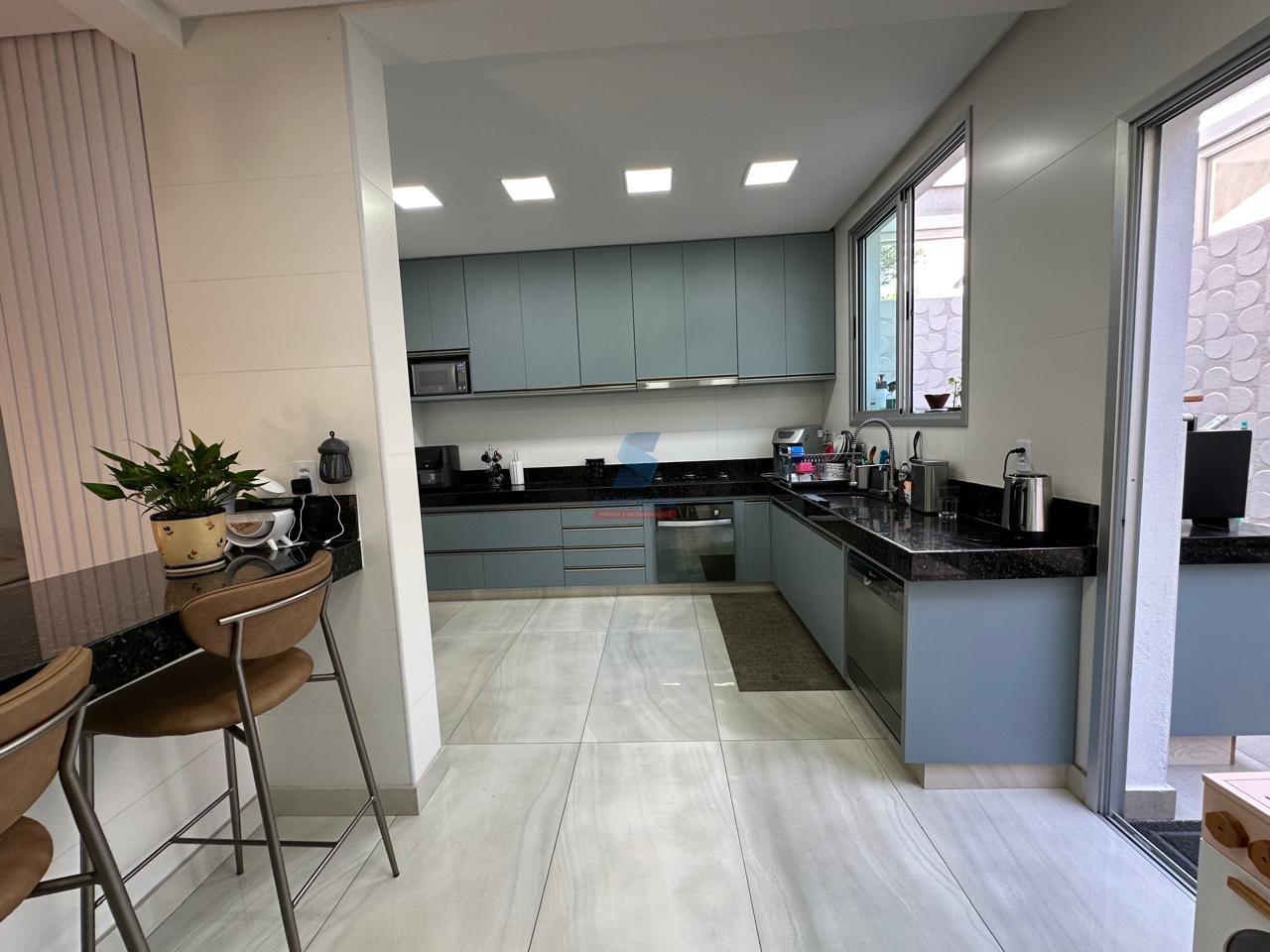 Casa de condomínio à venda no Centro: 