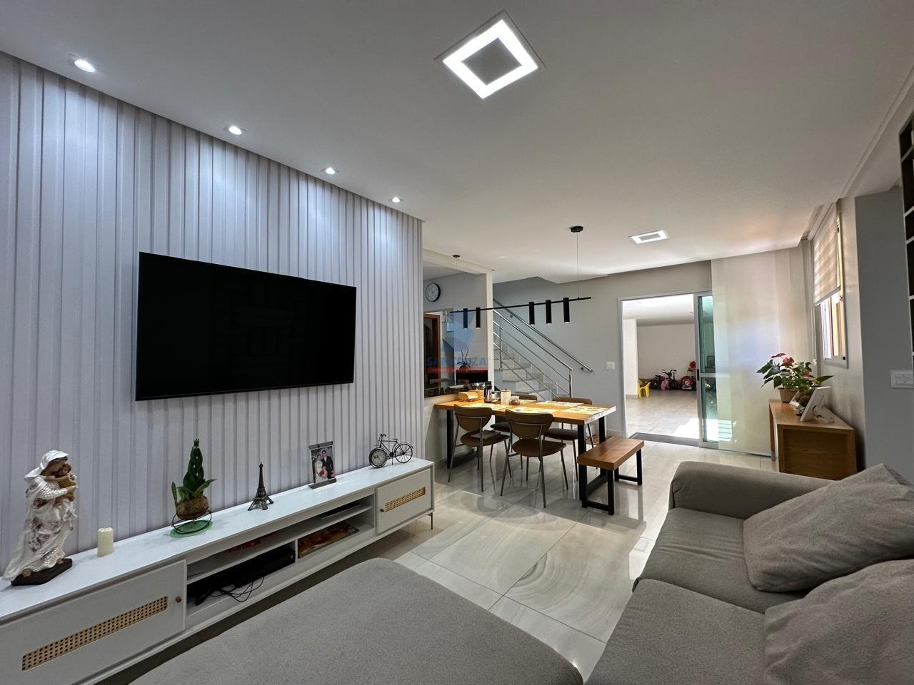 Casa de condomínio à venda no Centro: 