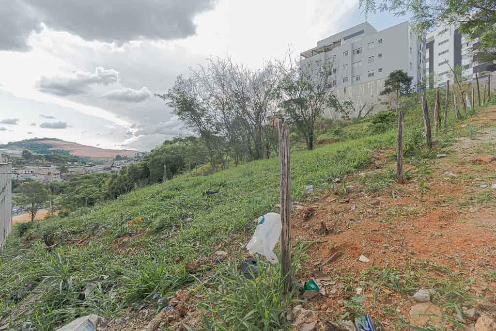 Lote / Área / Terreno à venda no Cabral: 
