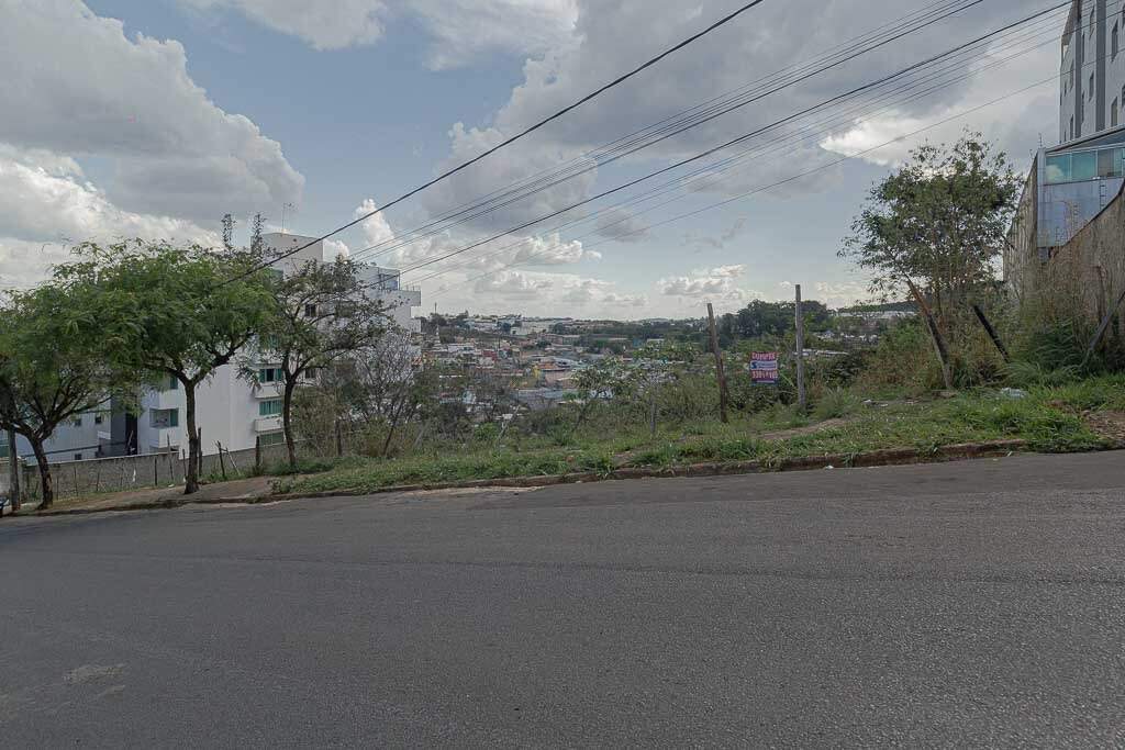 Lote / Área / Terreno à venda no Cabral: 