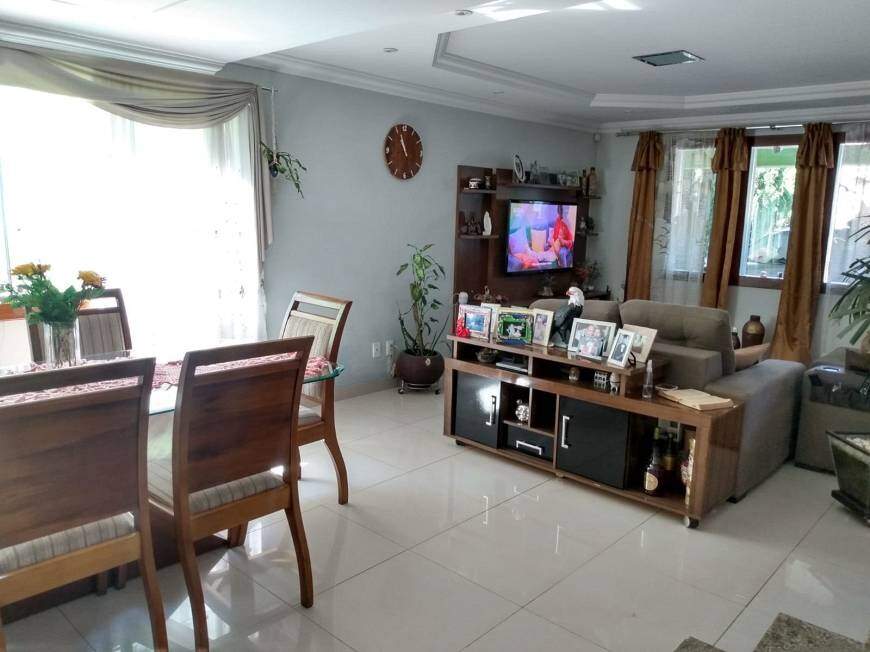 Casa à venda no Colonial: 