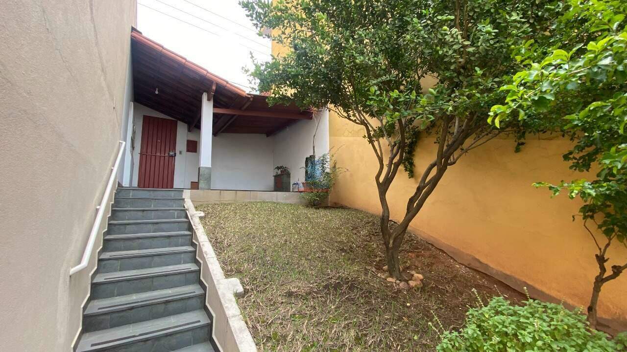 Casa Comercial à venda no Industrial: QUINTAL 