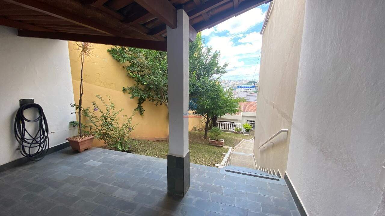 Casa Comercial à venda no Industrial: QUINTAL 