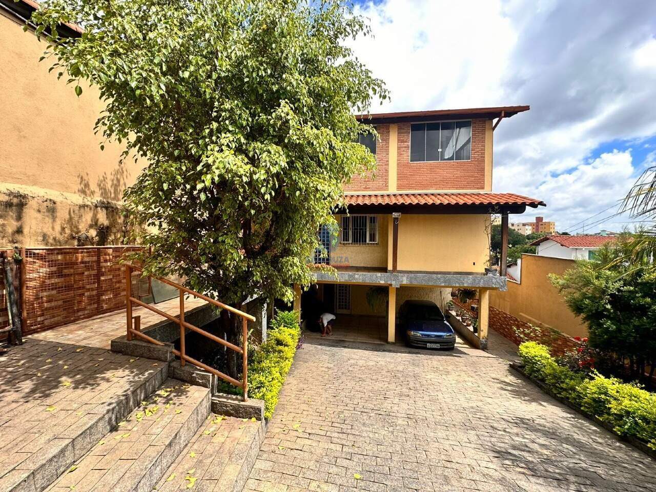 Casa à venda no Glória: 