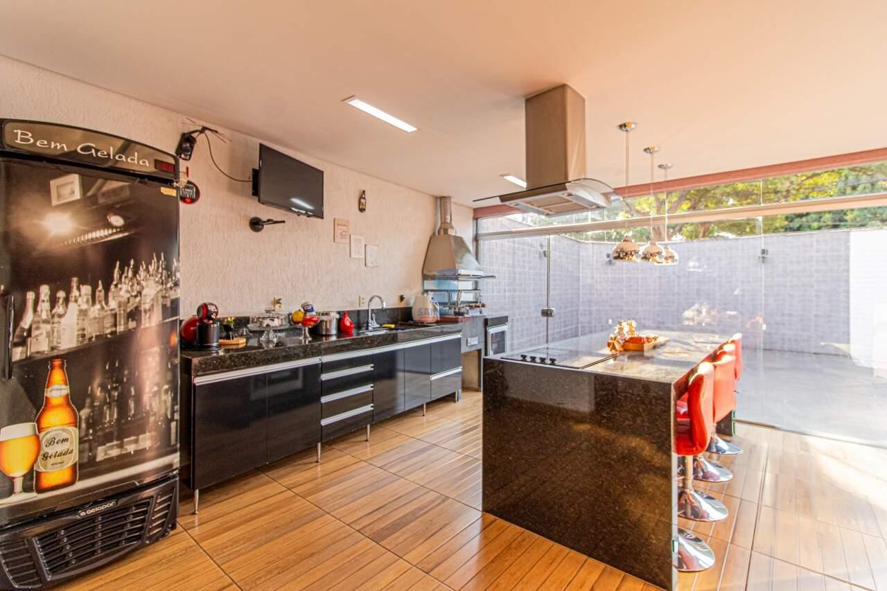 Casa à venda no Santa Maria: ÁREA SERVIÇO