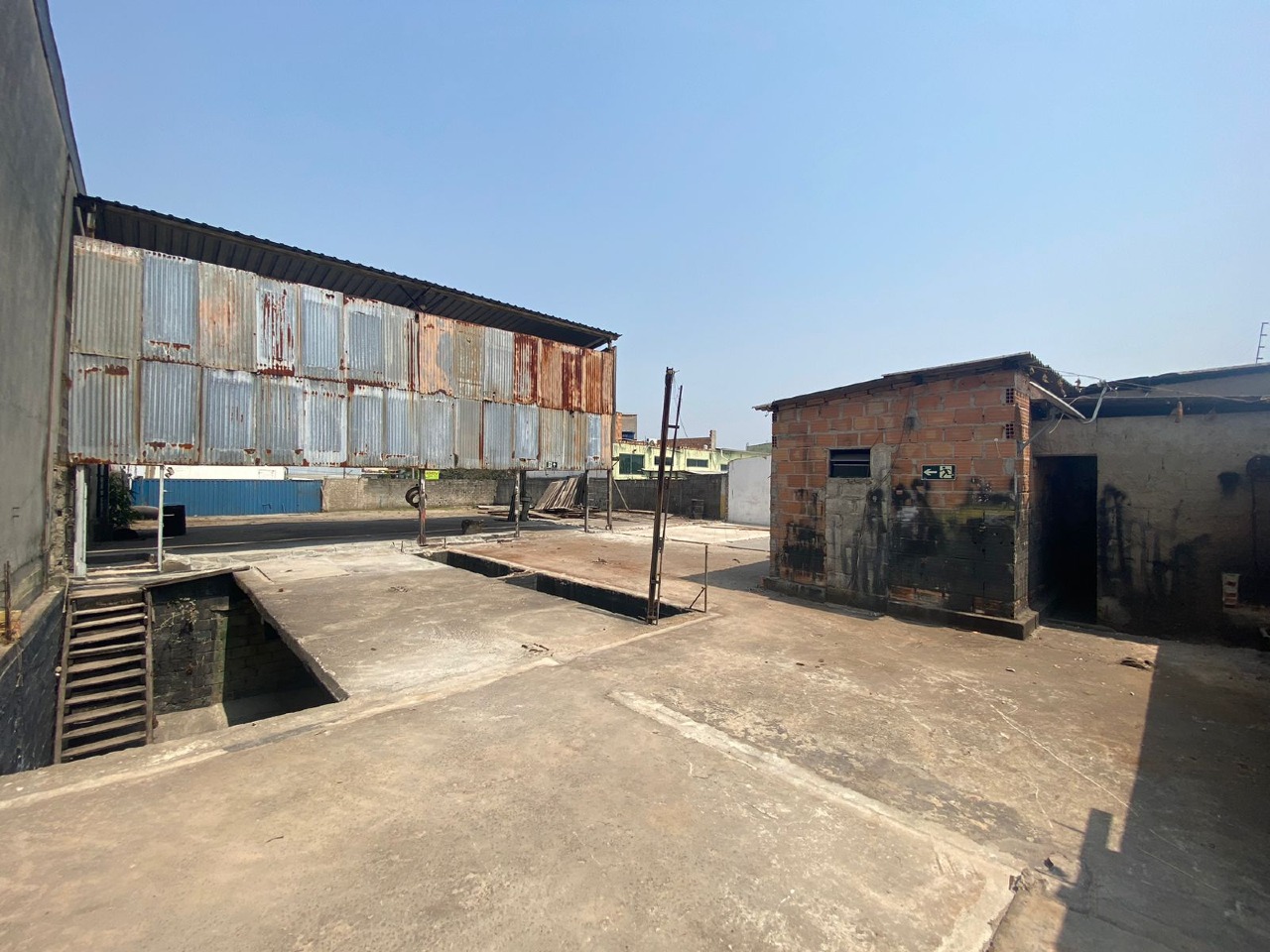 Lote / Área / Terreno à venda no Tropical: 