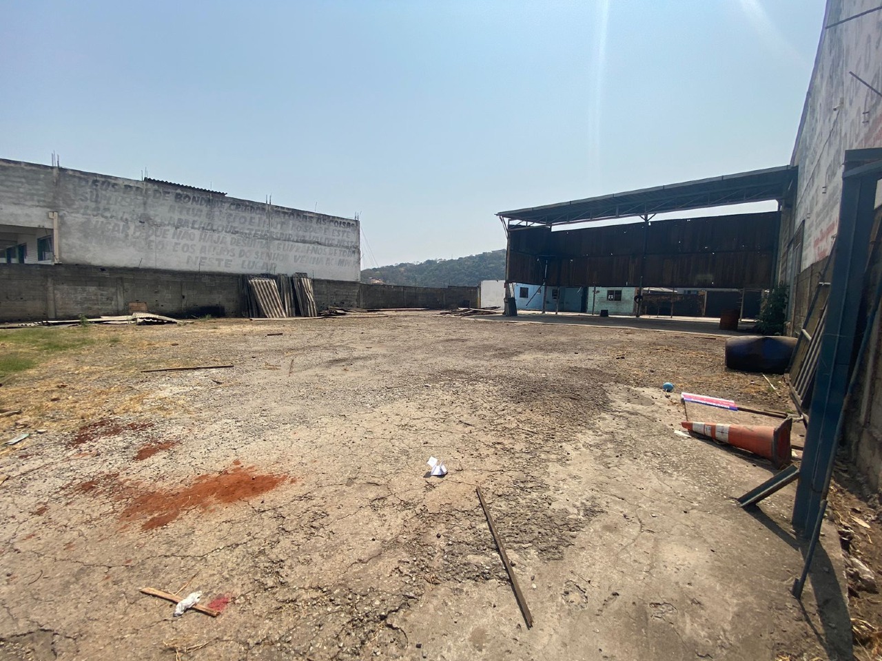 Lote / Área / Terreno à venda no Tropical: 