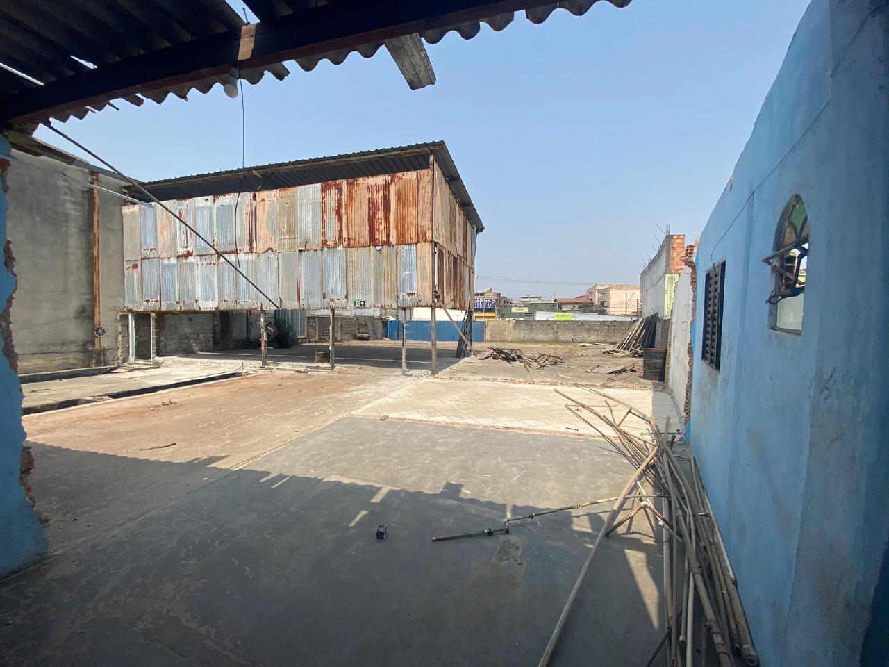 Lote / Área / Terreno à venda no Tropical: 