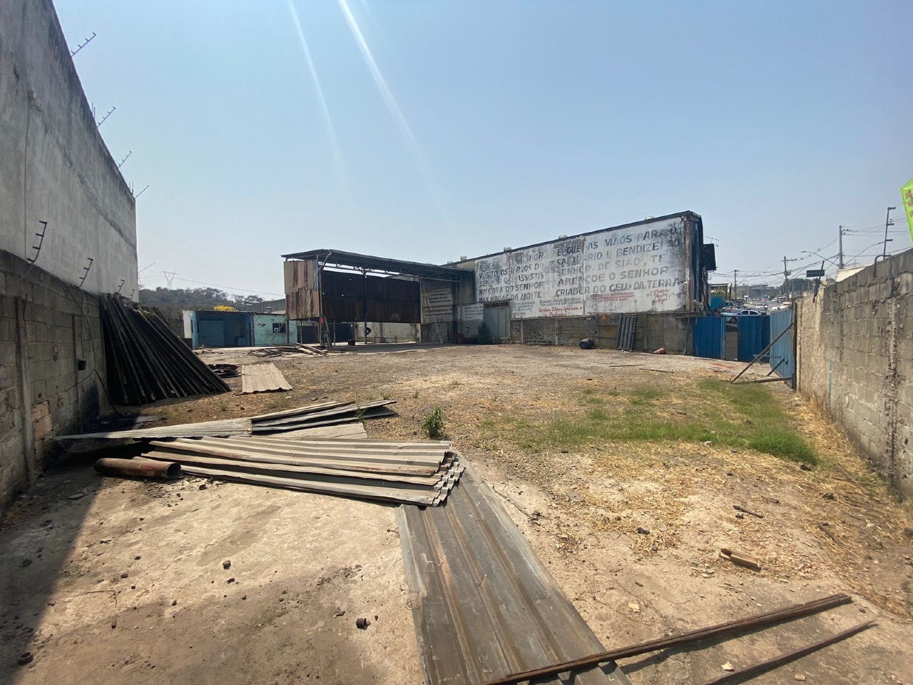 Lote / Área / Terreno à venda no Tropical: 