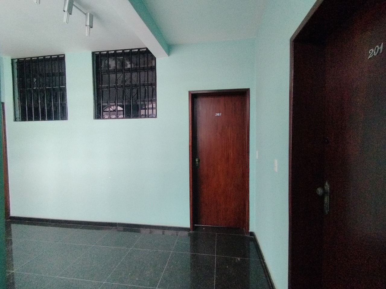 Sala para aluguel no Glória: 