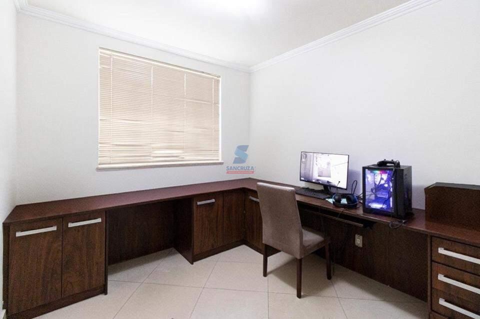 Casa à venda no Cabral: QUARTO/ESCRITÓRIO 1 PAV