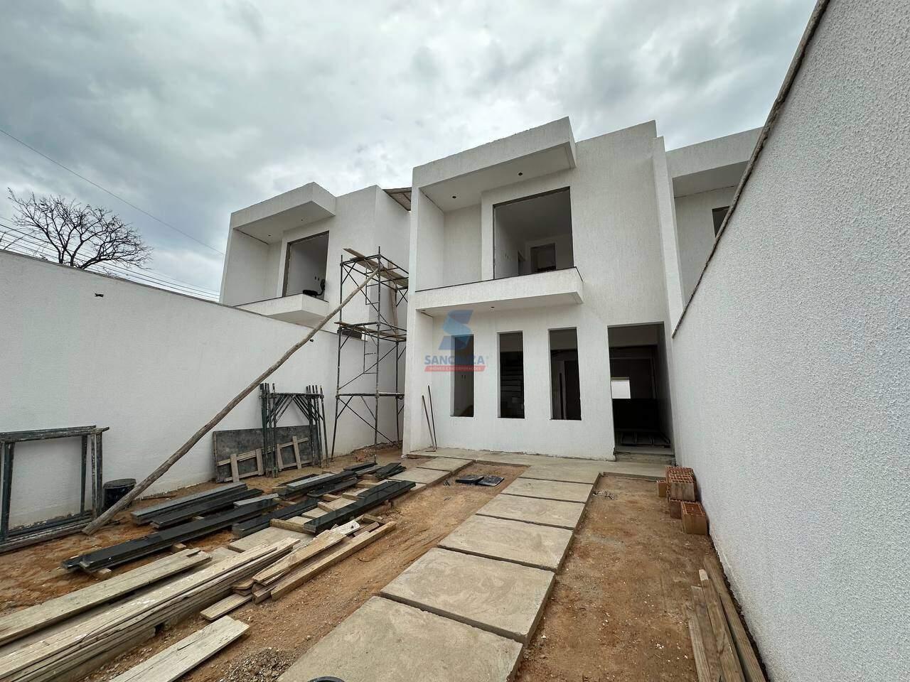 Casa Geminada à venda no Alvorada: FACHADA