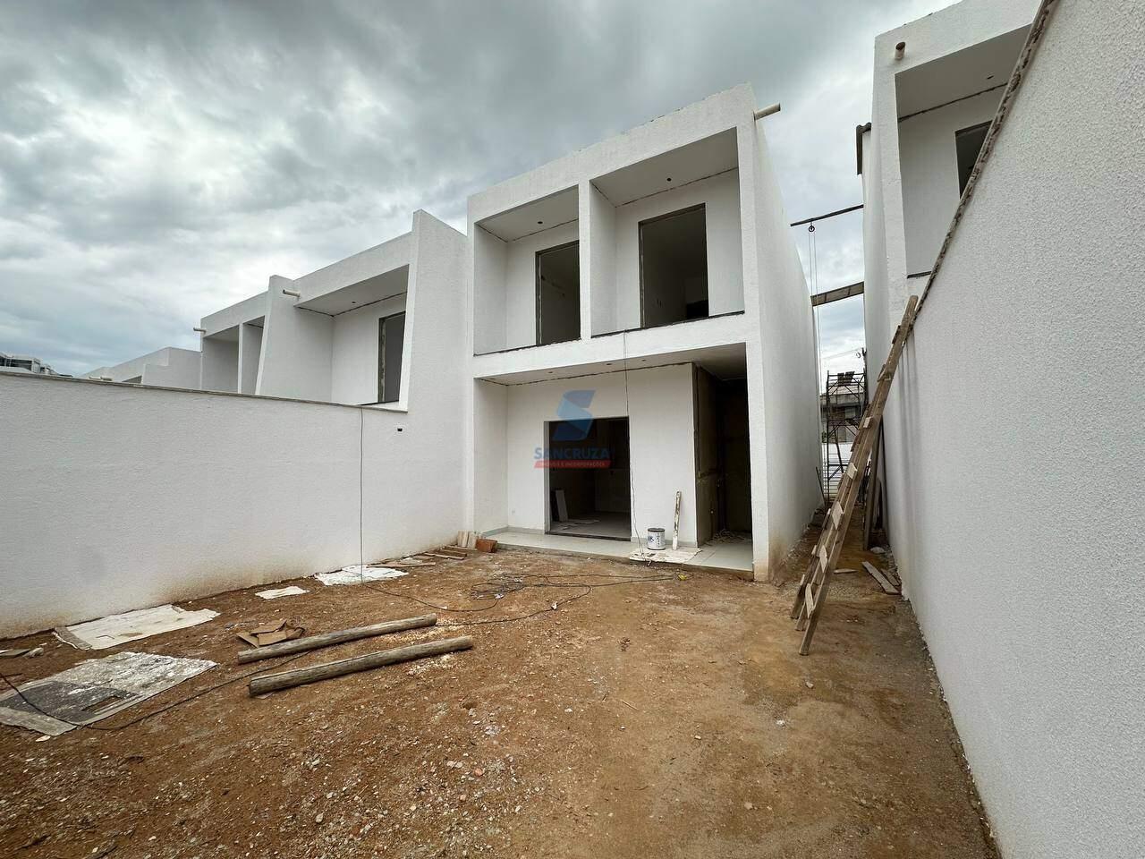 Casa Geminada à venda no Alvorada: ÁREA DOS FUNDOS 