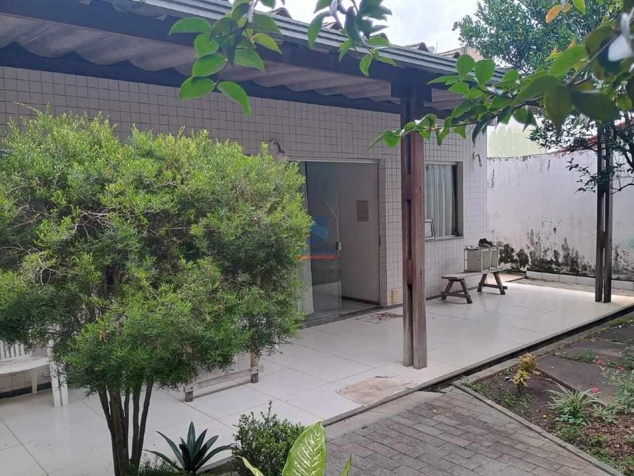 Casa à venda no Camargos: 