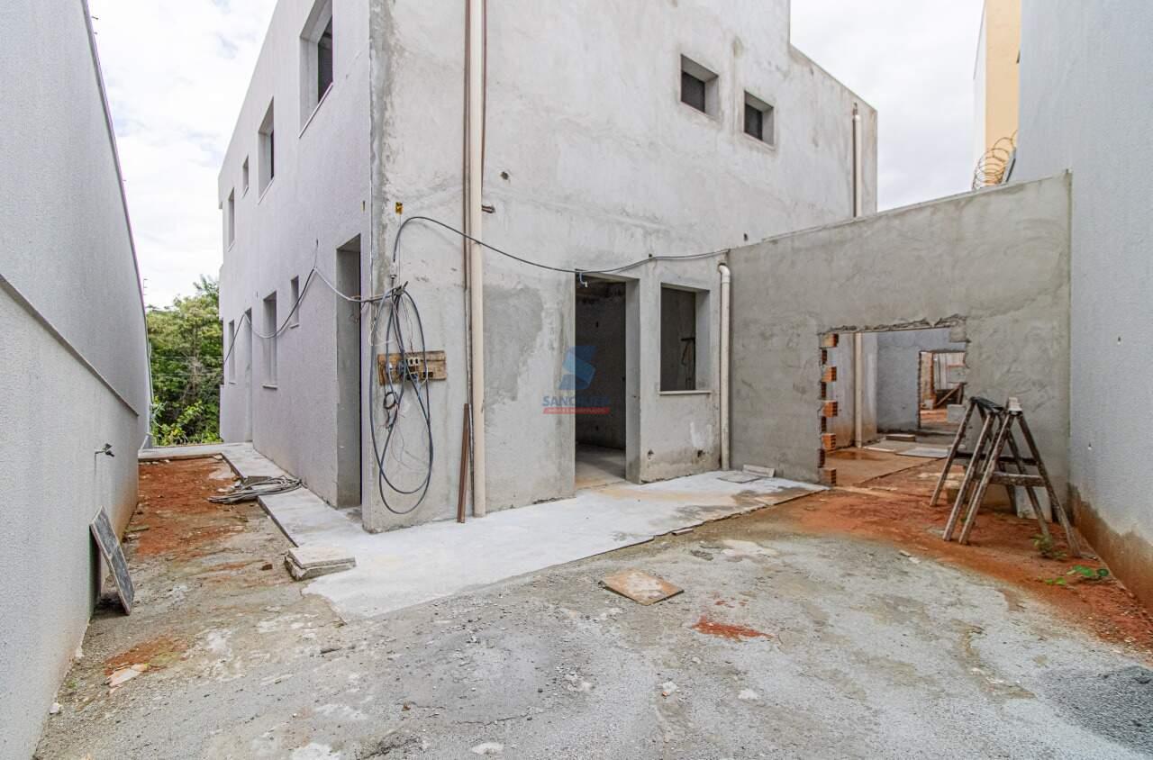 Casa Geminada à venda no Cabral: 