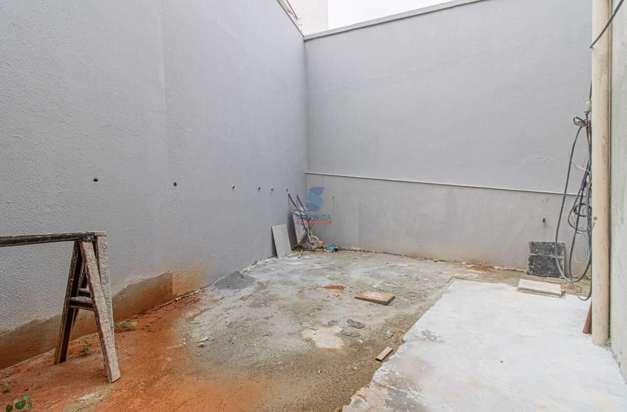 Casa Geminada à venda no Cabral: 