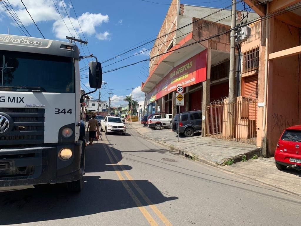 Loja para aluguel no Retiro: 