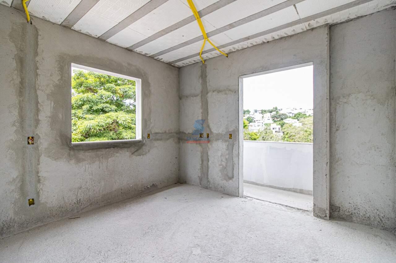 Casa Geminada à venda no Cabral: 