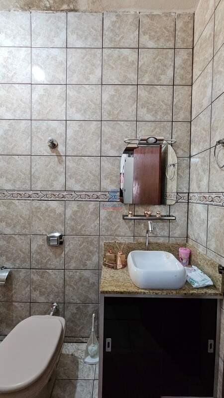 Casa Comercial à venda no Industrial: 