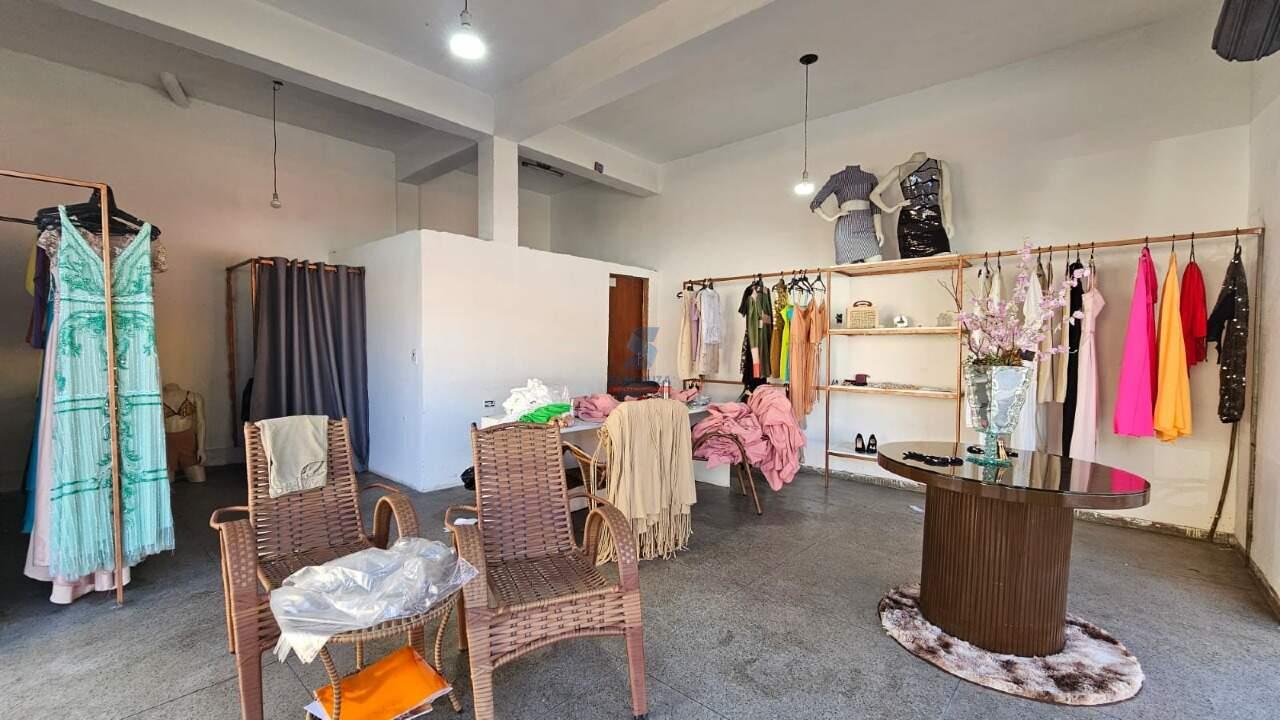 Casa Comercial à venda no Industrial: 