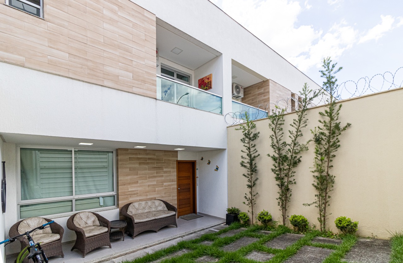 Casa Geminada à venda no Centro: 