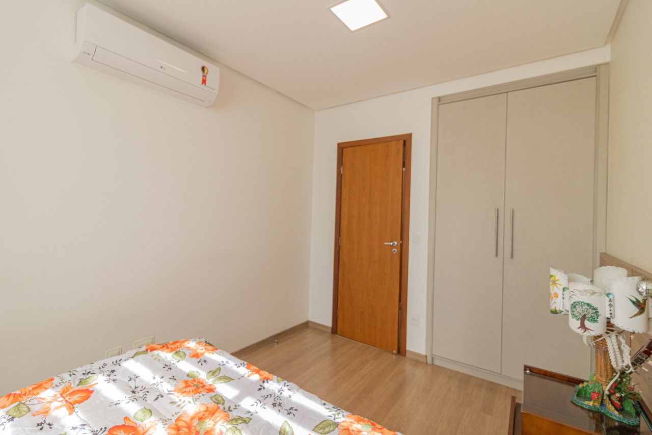 Casa Geminada à venda no Centro: 