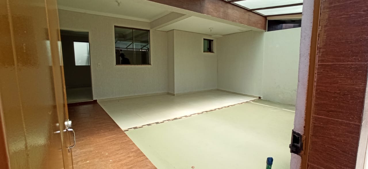 Casa Geminada à venda no Lucio de Abreu: 